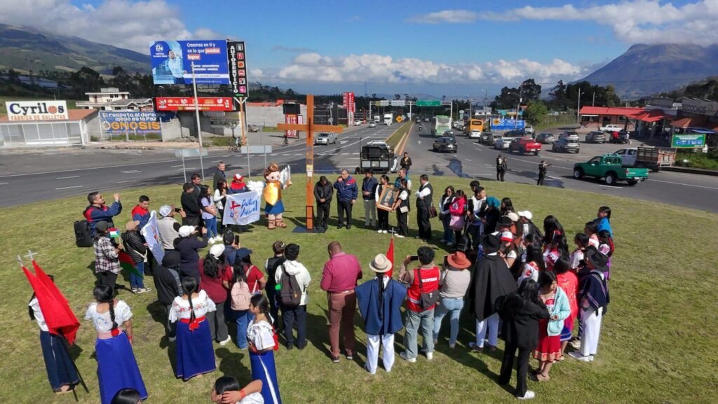 La Cruz Peregrina de los Jóvenes llega a Ibarra y marca el camino hacia la VII JNJ 2026